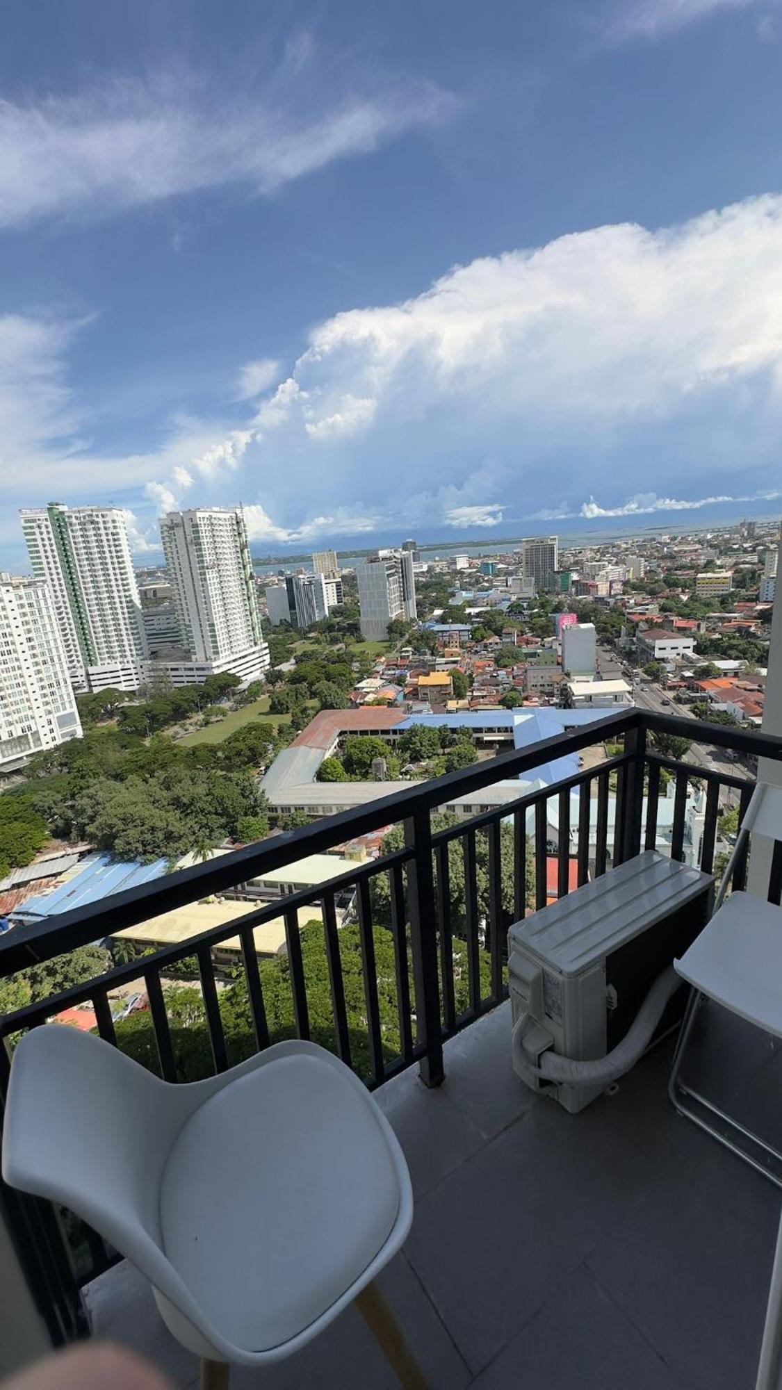 Modern & Comfy Studio - Steps From Ayala Mall, Cebu City ภายนอก รูปภาพ