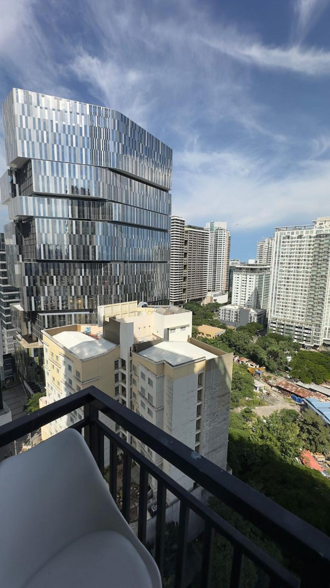 Modern & Comfy Studio - Steps From Ayala Mall, Cebu City ภายนอก รูปภาพ