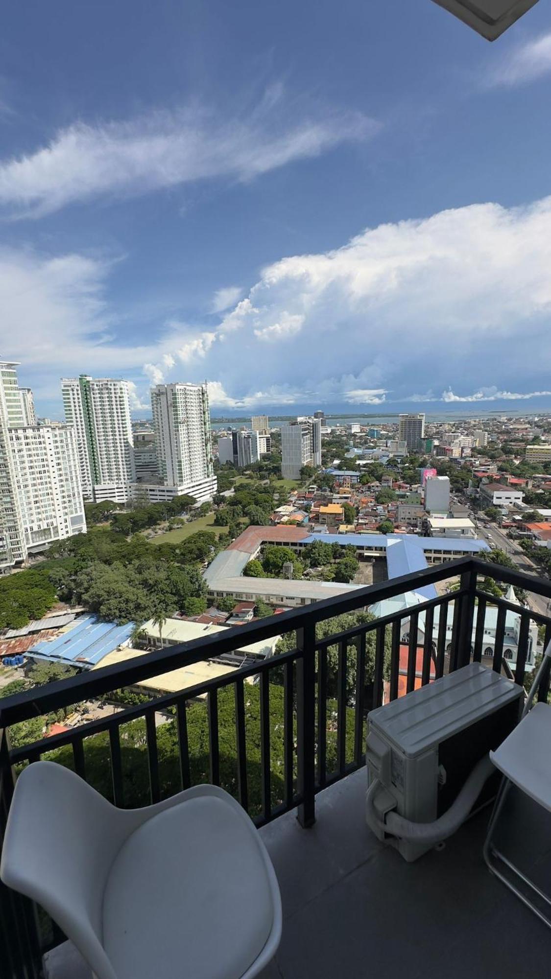 Modern & Comfy Studio - Steps From Ayala Mall, Cebu City ภายนอก รูปภาพ